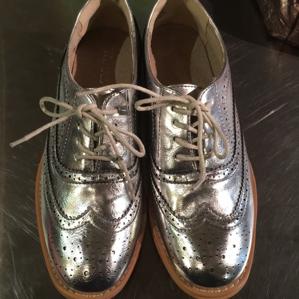 Silver shoes! So rad!